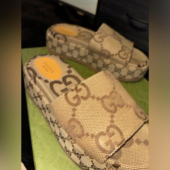 Great condition wore once Gucci platform slides - Picture 6 of 12